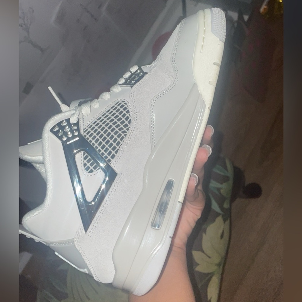 Frozen Moments Retro 4’s size 9 in Women’s, new - Picture 2 of 5